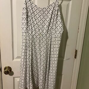 Old Navy A-line Black and White Lined Summer Dress. Side Zipper. Size 16
